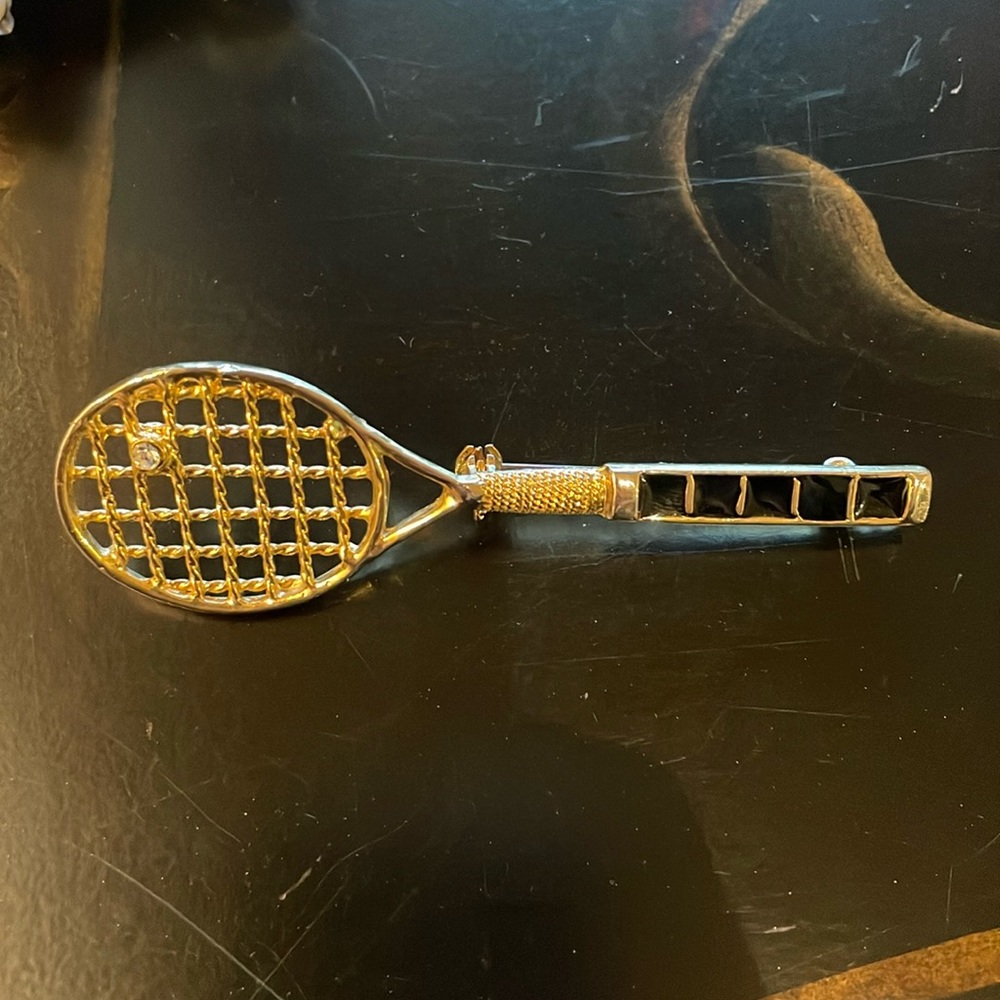 Tennis racquet broach 3.5 inch gold tone and black enamel, pin closure. Vintage